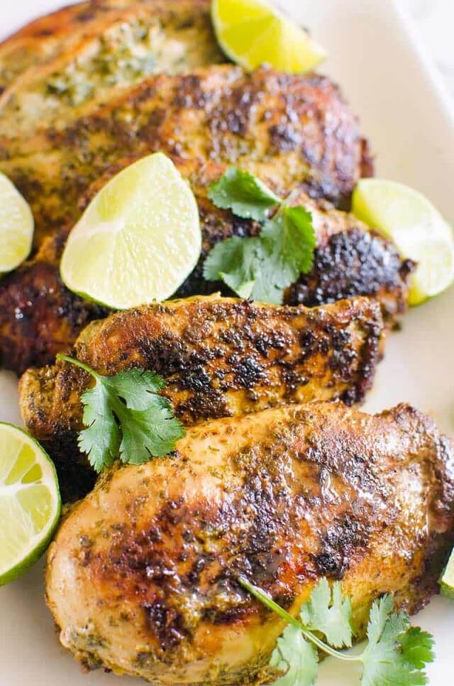 All you need to kick off your week is one of these healthy chicken breast recipes! Easy, simple, perfect for lunch or dinner. Find different options for oven-baked and grilled chicken breast recipes here!