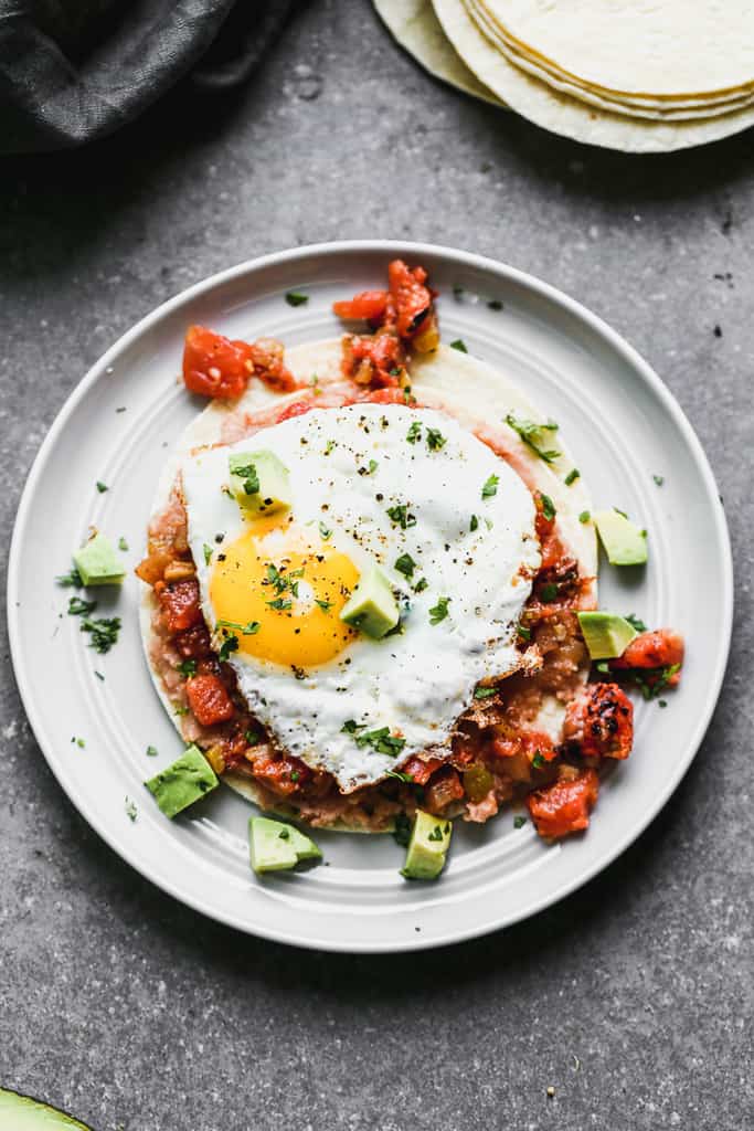 Huevos Rancheros. Quick and healthy breakfast recipes - easy and incredibly delicious meals for busy mornings! Find easy to cook omelette, cheesy burrito, breakfast sandwiches, some sweets like smoothies, parfaits, pancakes, and more!