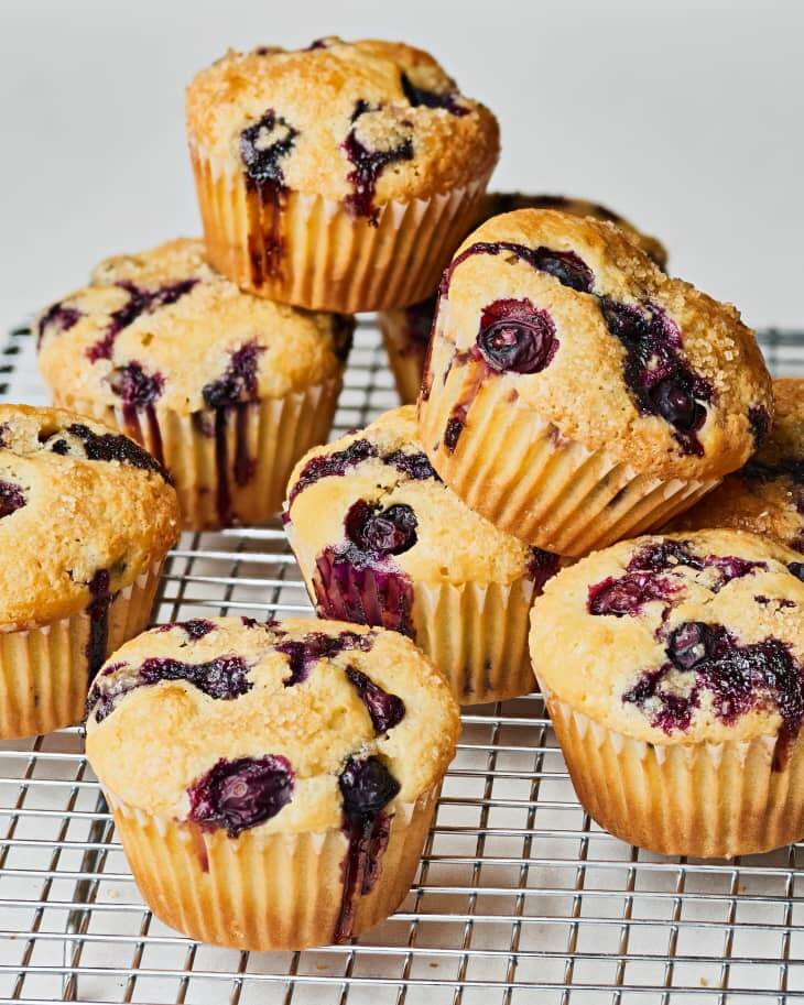 Blueberry Muffins. Quick and healthy breakfast recipes - easy and incredibly delicious meals for busy mornings! Find easy to cook omelette, cheesy burrito, breakfast sandwiches, some sweets like smoothies, parfaits, pancakes, and more!