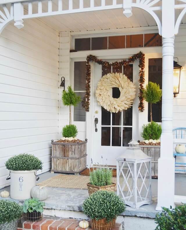 These amazing fall porch ideas will show you how to easily bring the autumn spirit using decorations such as pumpkins, wreaths, fall signs, cute doormats, and more!  We have plenty of inspiration for you below so let's enjoy being creative during the holiday season! Image Via Mrslauranash