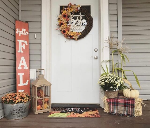 These amazing fall porch ideas will show you how to easily bring the autumn spirit using decorations such as pumpkins, wreaths, fall signs, cute doormats, and more!  We have plenty of inspiration for you below so let's enjoy being creative during the holiday season! Image Via Camiaandcarly