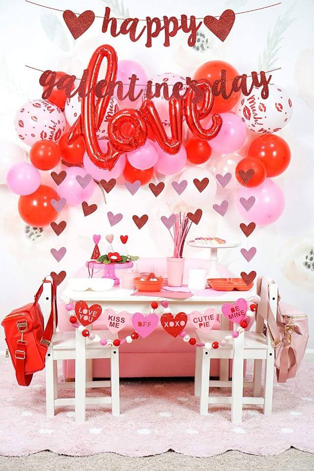 VALENTINE'S DAY DECORATIONS: Looking for some pretty heart-shaped wreaths, Valentine's banners, or party balloons to add a romantic touch to your home? Then check out this article to get more ideas! valentines day ideas | valentines day decor ideas | valentine home decor | valentine table decorations easy | valentines day decor outdoor