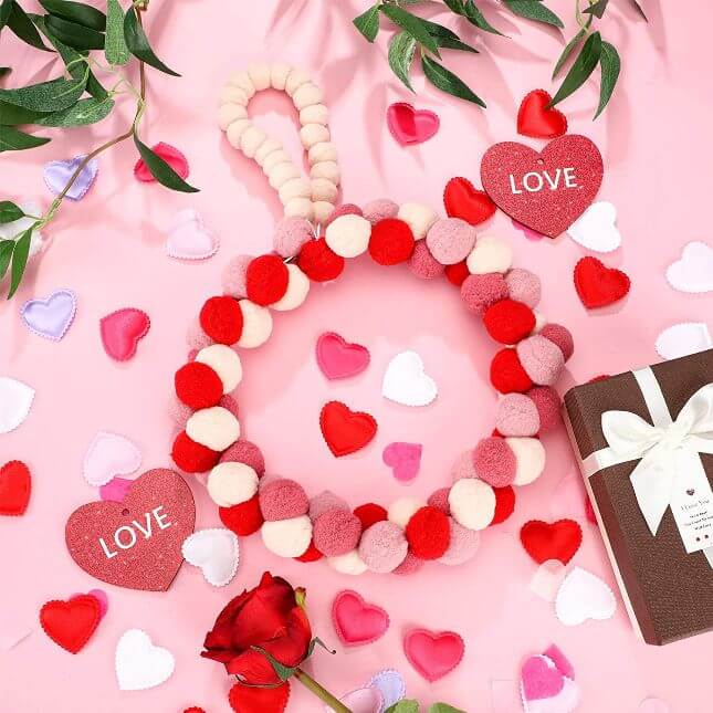 VALENTINE'S DAY DECORATIONS: Looking for some pretty heart-shaped wreaths, Valentine's banners, or party balloons to add a romantic touch to your home? Then check out this article to get more ideas! valentines day ideas | valentines day decor ideas | valentine home decor | valentine table decorations easy | valentines day decor outdoor