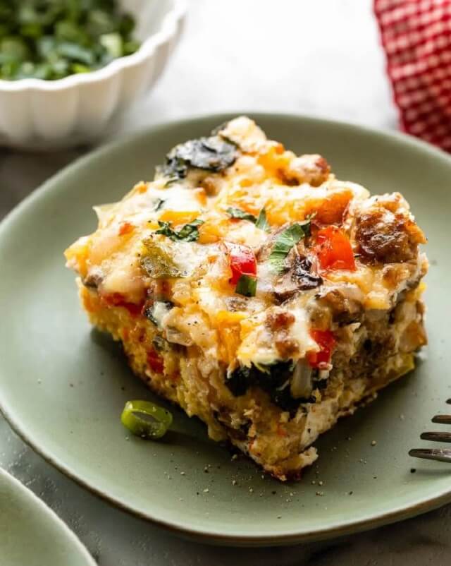 These easy, delicious breakfast freezer meals will simplify your busy mornings! Sweets, to-go sandwiches, breakfast casseroles, and more can be found here!