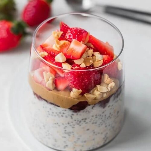 Looking for a filling, yummy, sweet, and quick meal for breakfast? Then you have to try our list of healthy overnight oats recipe ideas!