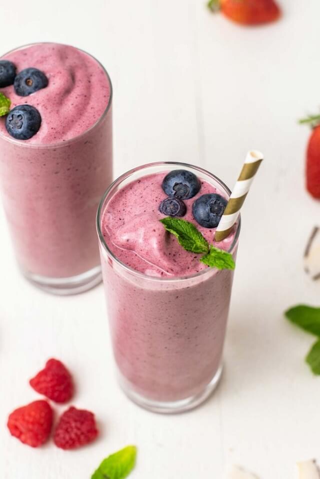 Start your day right and refreshed with these healthy smoothie recipes for breakfast that are kid-friendly, flavorful, and quick to make!
