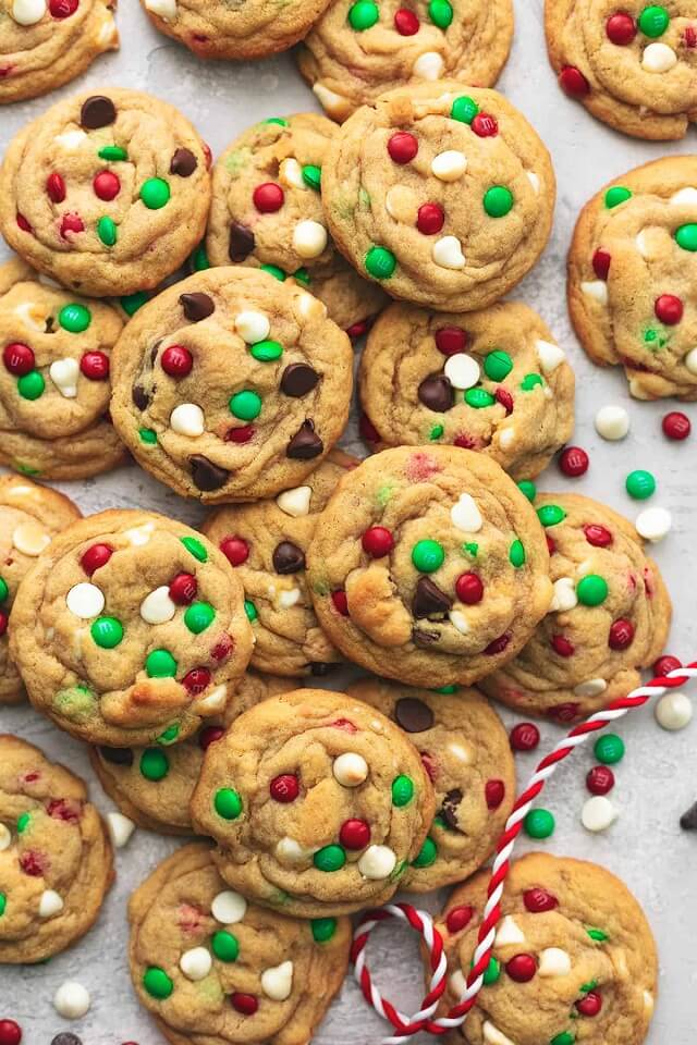 Are you seeking some tasty and simple Christmas treats recipes to help you celebrate the holidays or Christmas? Check these out to find out!