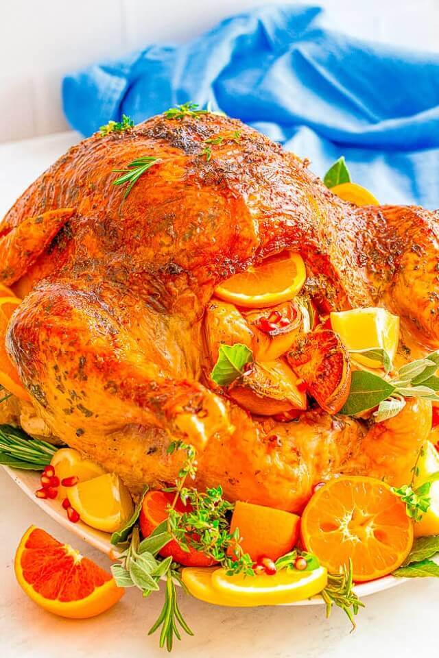 Looking for simple Christmas dinner ideas to add to your holiday menu? This selection of the best holiday dishes are what you need to know!