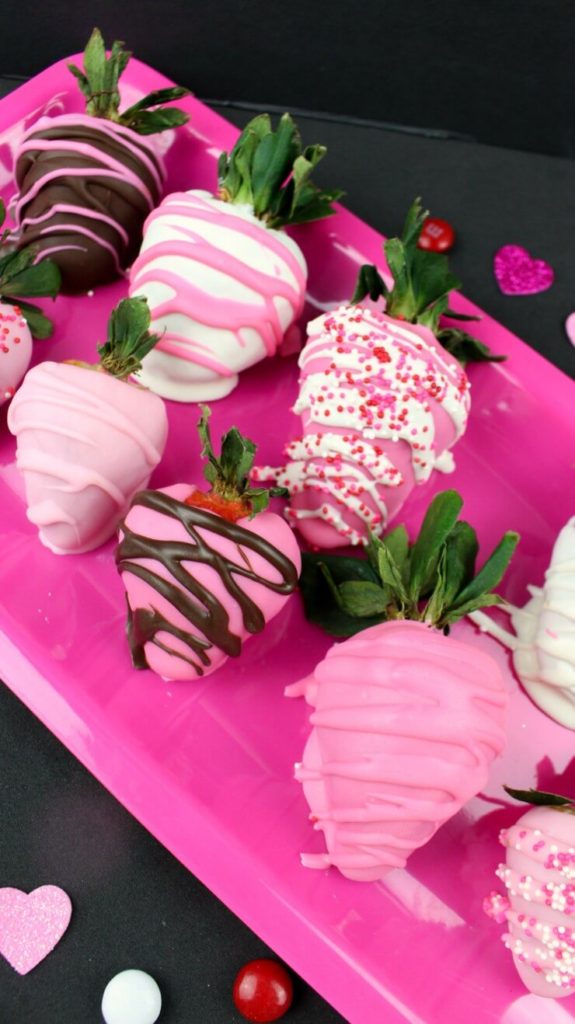 These lovely and adorable Valentine's day treat ideas are sure to wow your significant other! Find chocolate truffles, French macarons, and other Valentine's Day delicacies here!