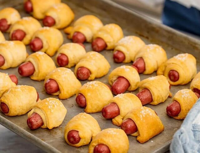 These Super Bowl snacks are a must-have whether you're hosting a large party with friends or a small gathering with family. Try them now!