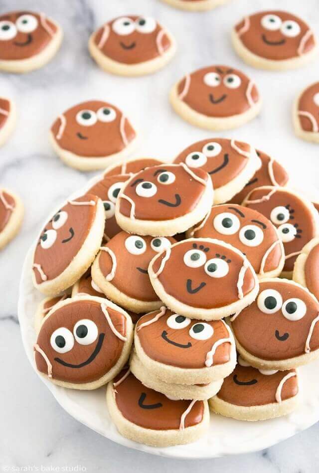 These incredibly appealing Super Bowl cookies are a fun recipe to offer out on game day. They'll all go over well with your visitors!