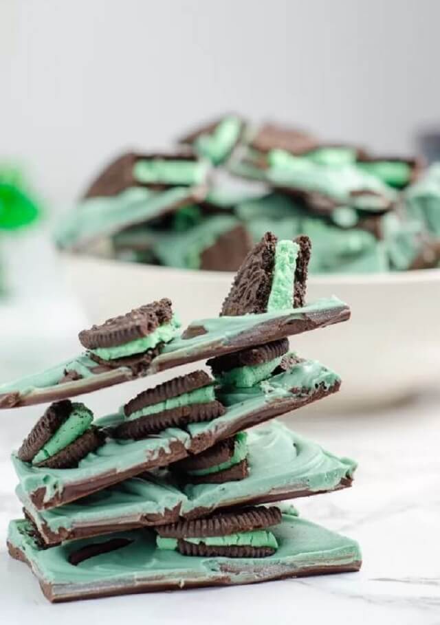 These simple St Patrick's Day desserts are perfect for the occasion. To feel the luck of the Irish, try one of these green treats!