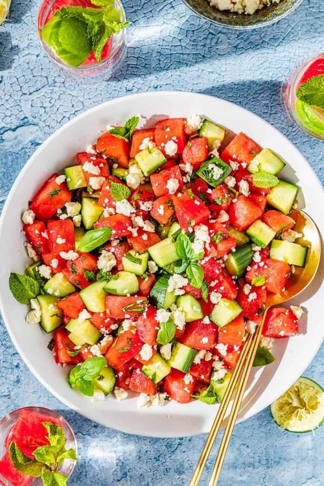 You have to cook one of these Easter salad recipes ASAP because they are so vibrant, colorful, and tasty! From a sweet and savory strawberry goat cheese dish to a rainbow pasta salad, here are 25+ Easy Easter salads.