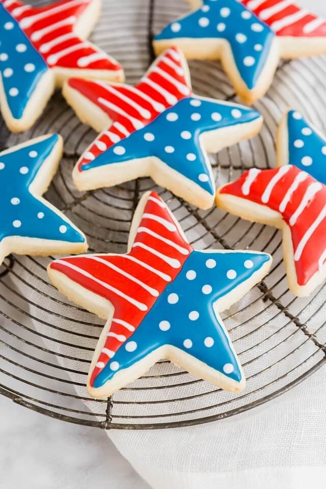 These 4th of July cookies ideas are as tasty as they are beautiful! They're the ideal way to cap off a delicious meal this Independence Day!