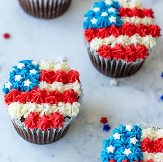 Celebrate America’s birthday this year with these fun 4th of July desserts ideas that are ideal for serving at a party. Check them out now!