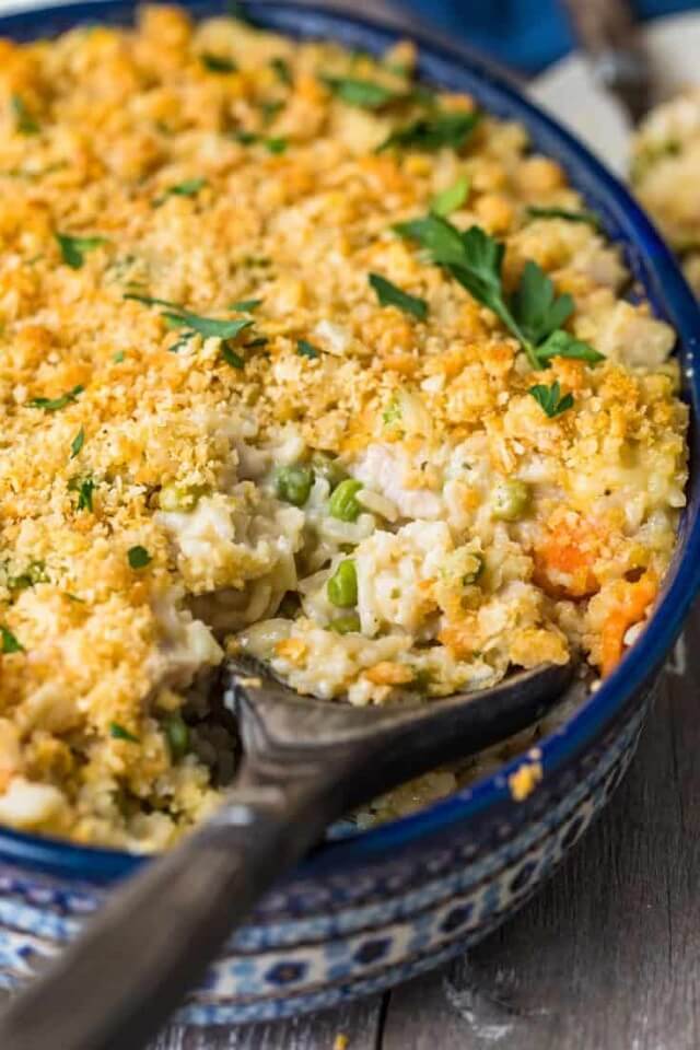 Do you know what to do with leftover turkey? Our list of the top 25+ Easy Leftover Turkey Recipes comes in! Find leftover turkey pasta, casserole, turkey pot pie, soups, and more!