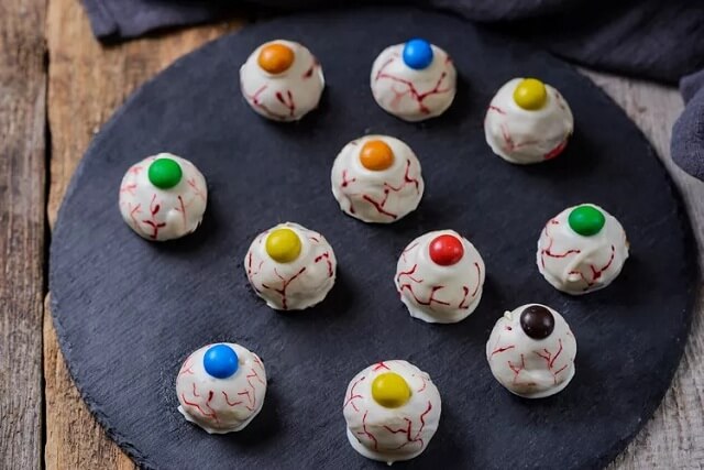 Halloween is made much more exciting by these amusing Halloween recipes! These dishes are delicious and tasty, and cooking them at home is easy.