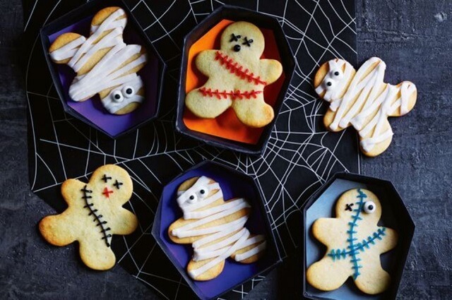 Halloween is made much more exciting by these amusing Halloween recipes! These dishes are delicious and tasty, and cooking them at home is easy.
