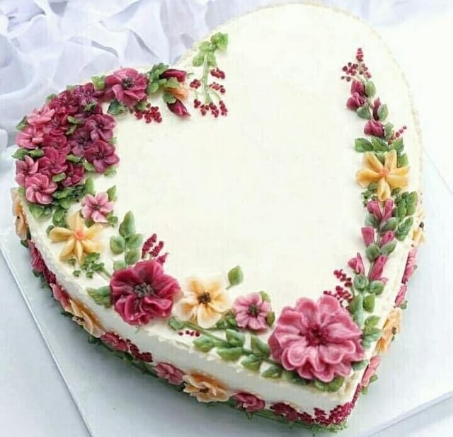 Be amazed by the charming and delightful heart shape cake design! It's bound to fill your heart with inspiration and make any occasion, whether it's an anniversary, birthday, or Valentine's Day, extra special.