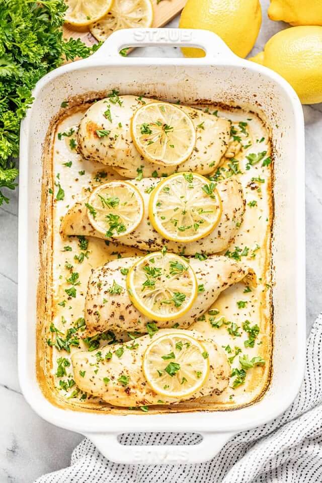 All you need to kick off your week is one of these healthy chicken breast recipes! Easy, simple, perfect for lunch or dinner. Find different options for oven-baked and grilled chicken breast recipes here!