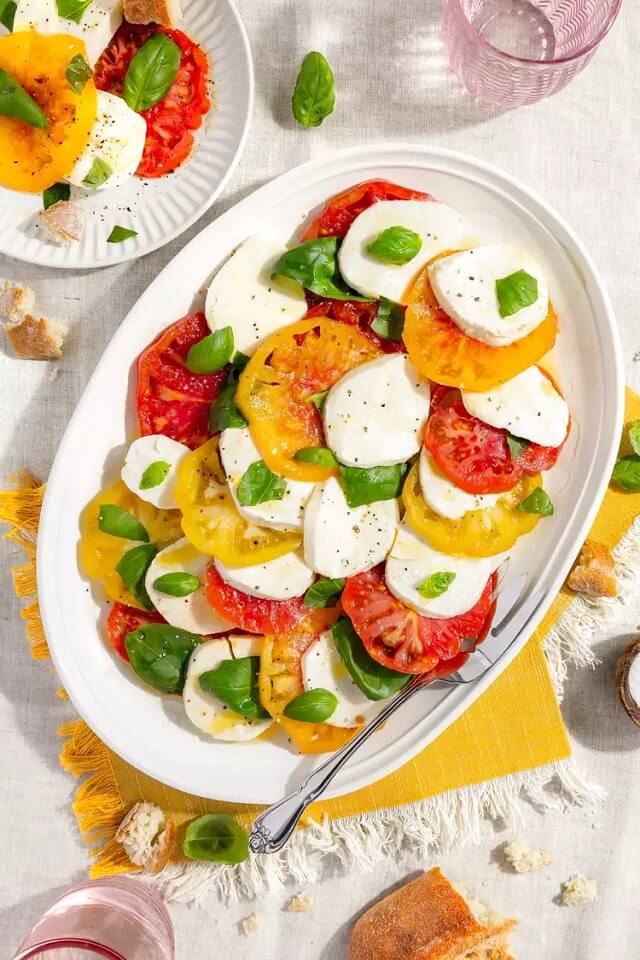Caprese Salad: Looking for mouthwatering Easter delights that are completely vegetarian? You're in for a treat! Check out our fantastic collection of Easter vegetarian recipes that'll satisfy all taste buds. Get ready to indulge in deliciousness! #EasterVeggieFeast #EasterVegetarian