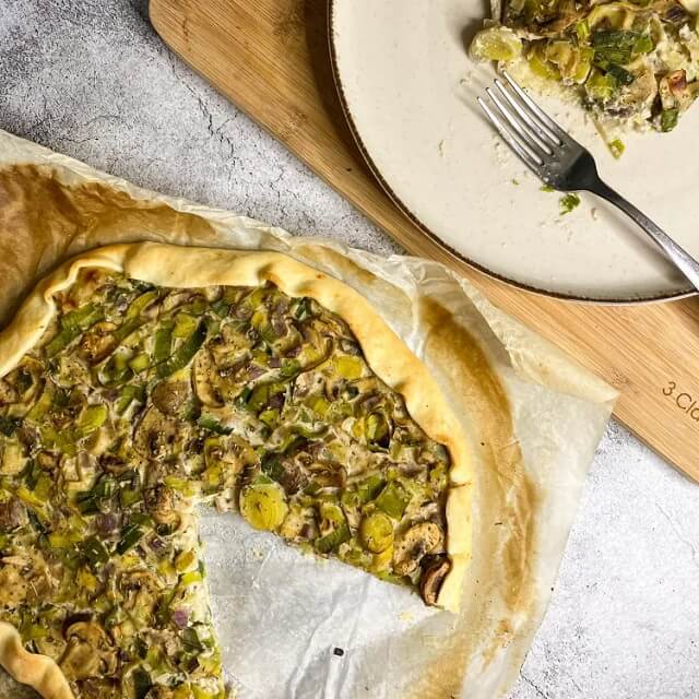 Mushroom Leek Quiche: Looking for mouthwatering Easter delights that are completely vegetarian? You're in for a treat! Check out our fantastic collection of Easter vegetarian recipes that'll satisfy all taste buds. Get ready to indulge in deliciousness! #EasterVeggieFeast #EasterVegetarian