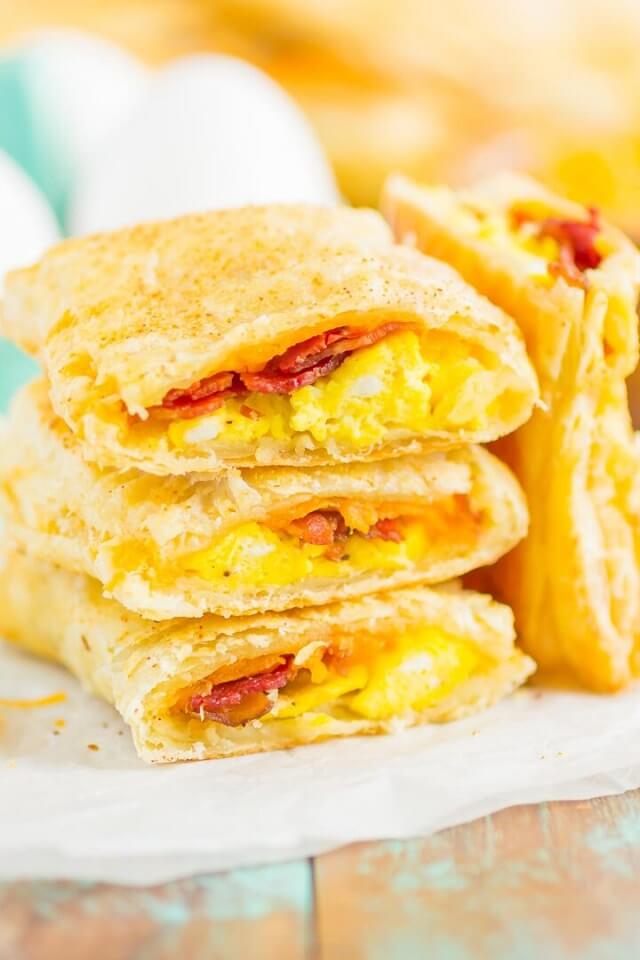 Making Homemade Breakfast Hot Pockets is super fast and simple, perfect for those hectic mornings!